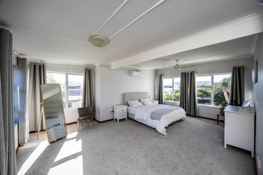 To Let 4 Bedroom Property for Rent in Kidds Beach Eastern Cape
